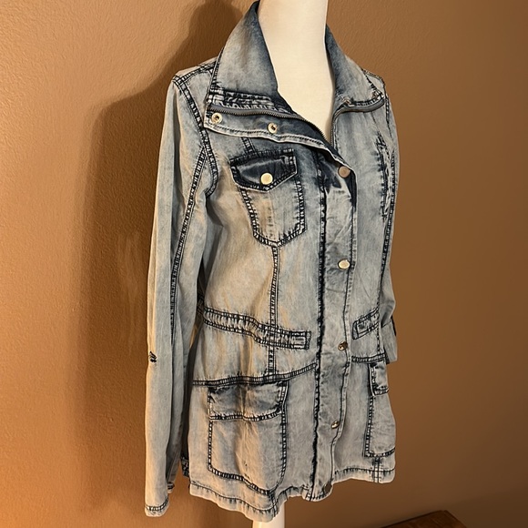 ASHLEY - Picture 2 of 8